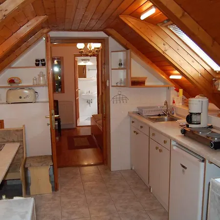 In - Balaton 18886 بيت للعطل *