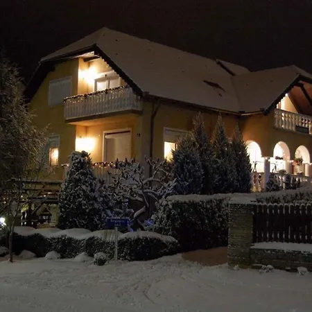 בית נופש In - Balaton 18886 *